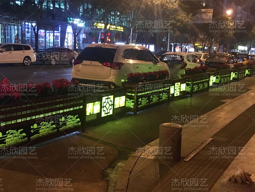這款道路花箱，不僅美觀(guān)還能亮化
