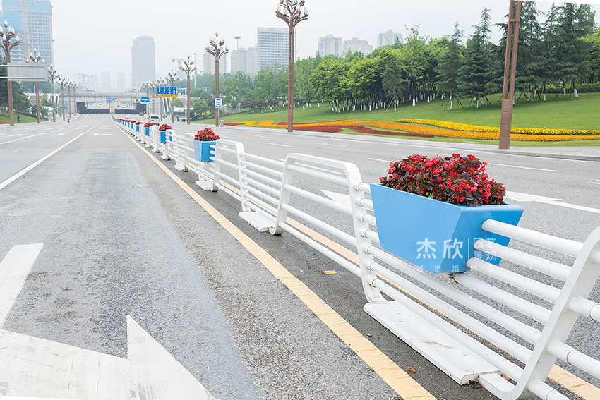 為什么花箱式隔離帶在市政大量使用？